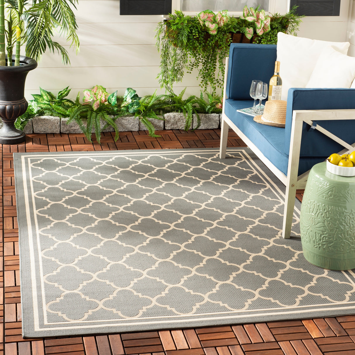 SAFAVIEH Courtyard Kristelle Indoor/ Outdoor Waterproof Patio Backyard Rug