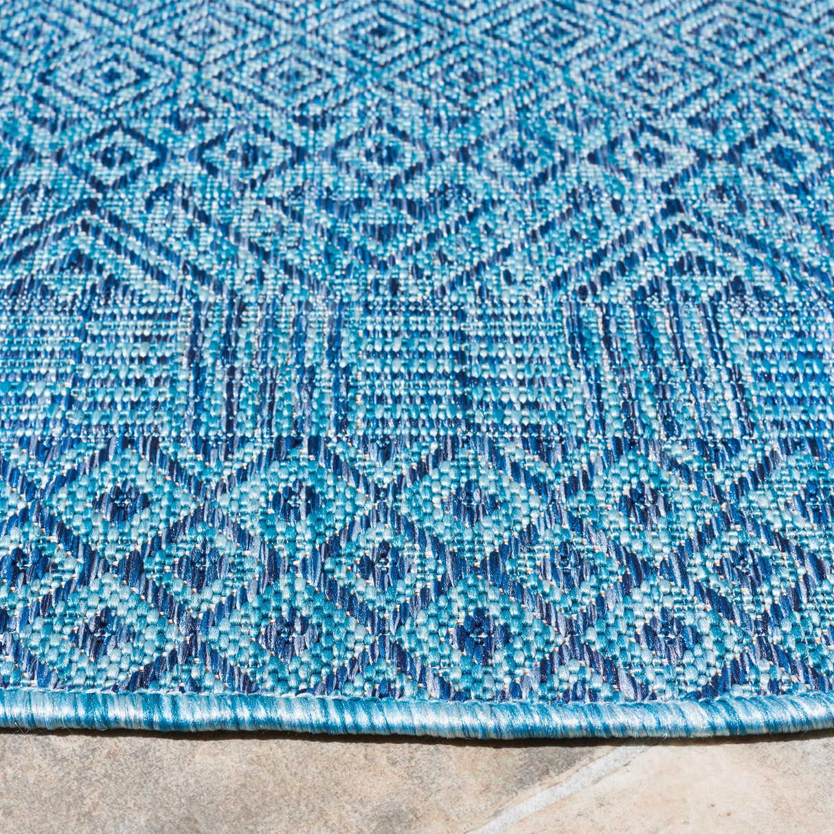 SAFAVIEH Courtyard Leonara Indoor/Outdoor Waterproof Patio Backyard Rug