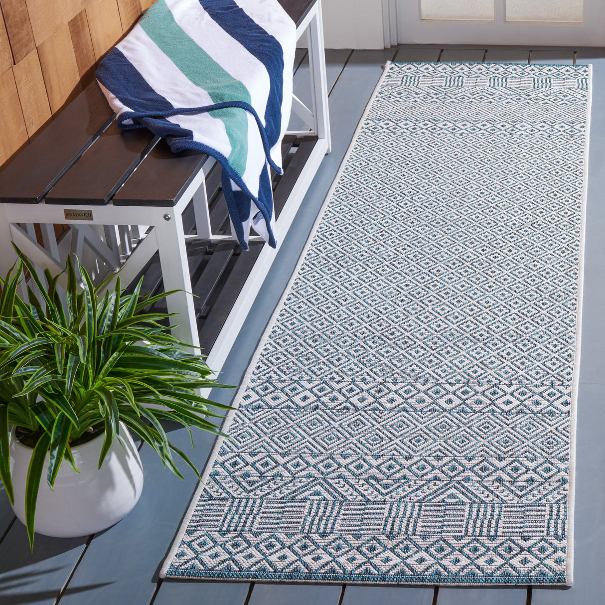 SAFAVIEH Courtyard Leonara Indoor/Outdoor Waterproof Patio Backyard Rug