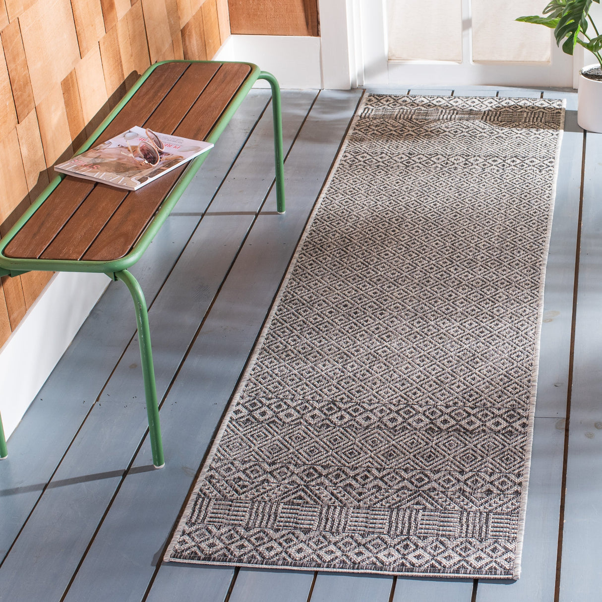 SAFAVIEH Courtyard Leonara Indoor/Outdoor Waterproof Patio Backyard Rug