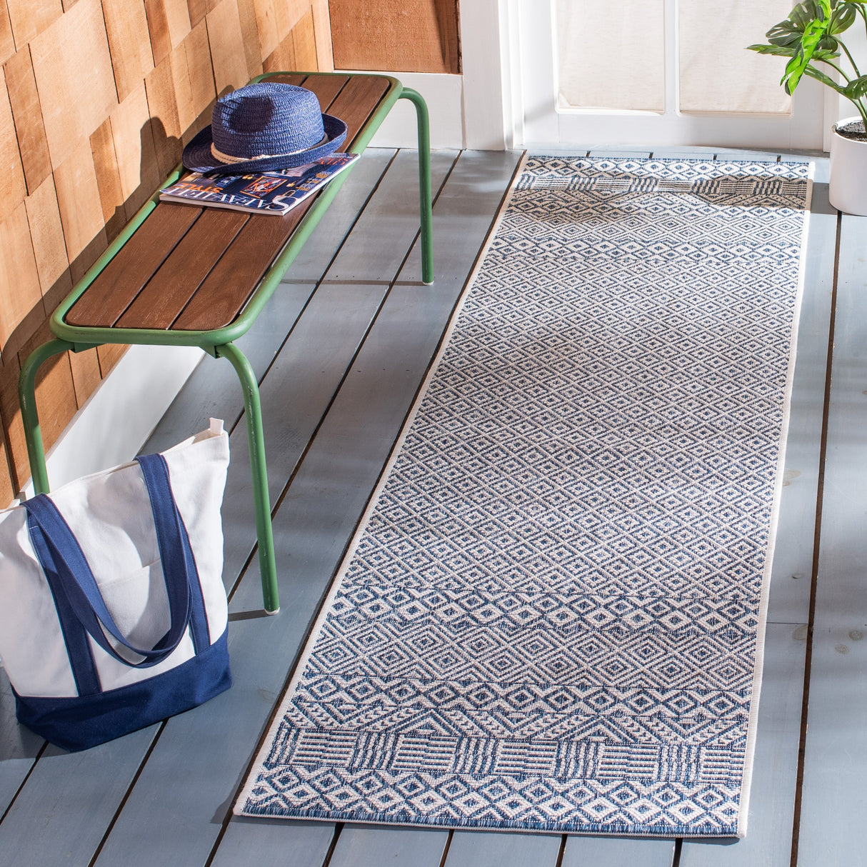 SAFAVIEH Courtyard Leonara Indoor/Outdoor Waterproof Patio Backyard Rug