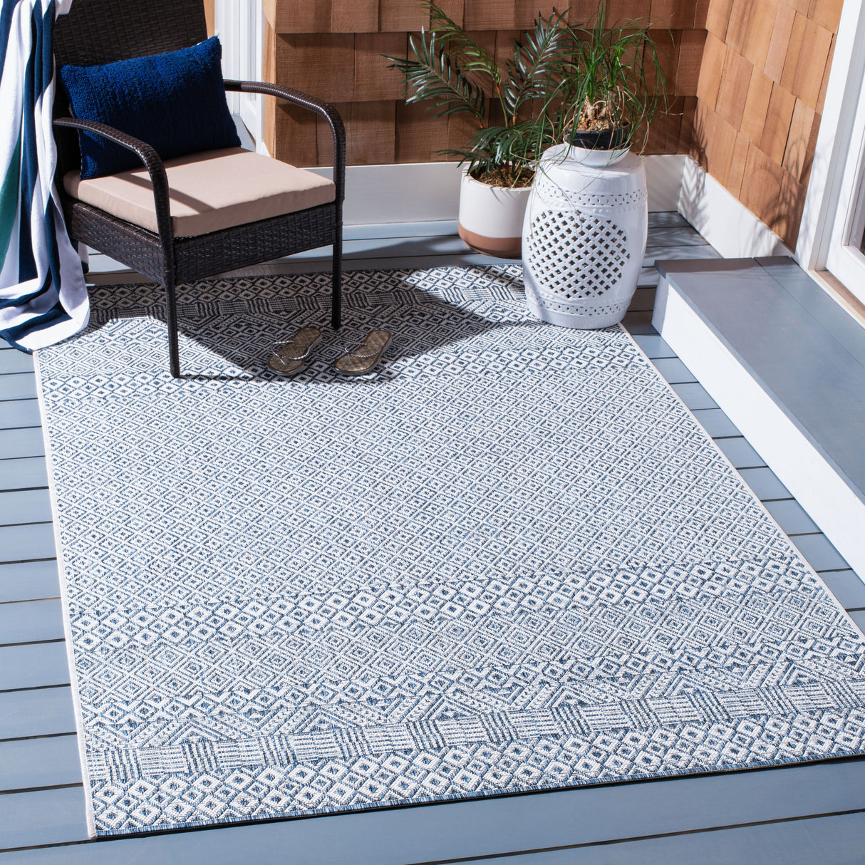 SAFAVIEH Courtyard Leonara Indoor/Outdoor Waterproof Patio Backyard Rug