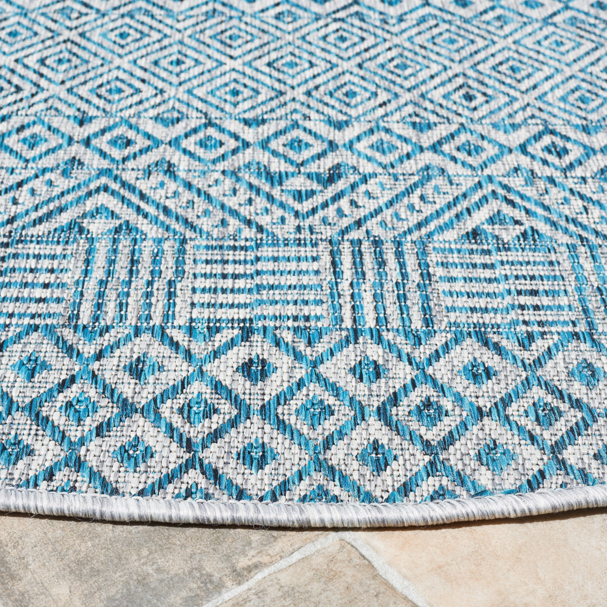 SAFAVIEH Courtyard Leonara Indoor/Outdoor Waterproof Patio Backyard Rug