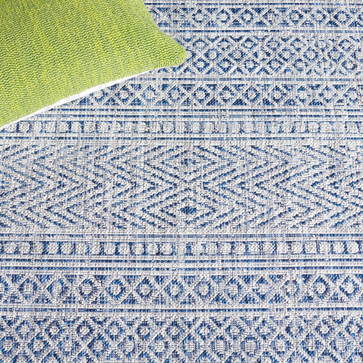 SAFAVIEH Courtyard Marje Transitional Rug