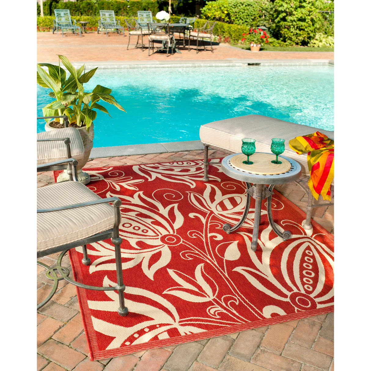 SAFAVIEH Courtyard Nasima Indoor/ Outdoor Patio Backyard Rug