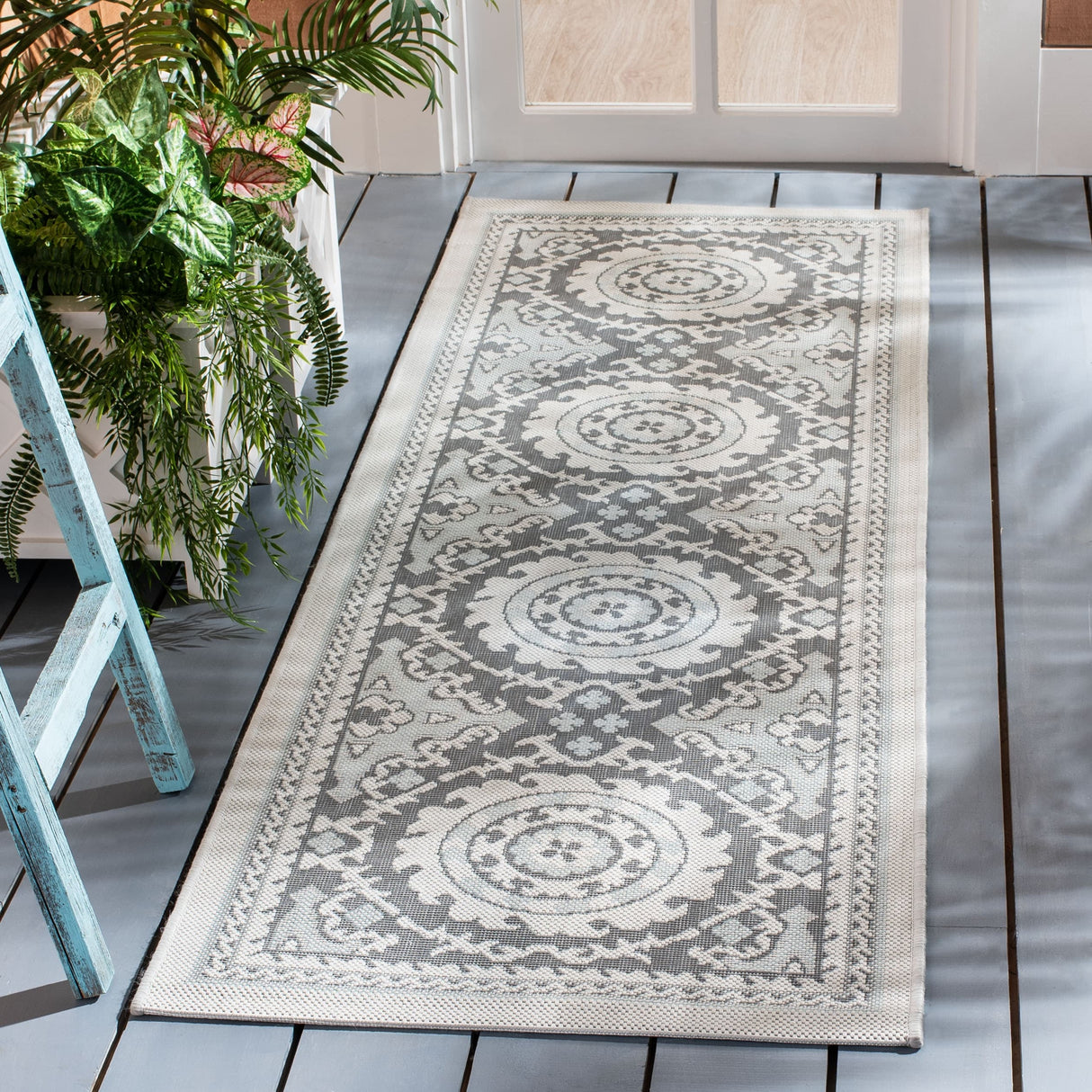 SAFAVIEH Courtyard Otilie Indoor/ Outdoor Waterproof Patio Backyard Rug