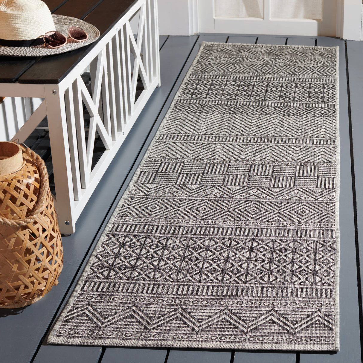 SAFAVIEH Courtyard Rozenn Indoor/ Outdoor Waterproof Patio Backyard Rug