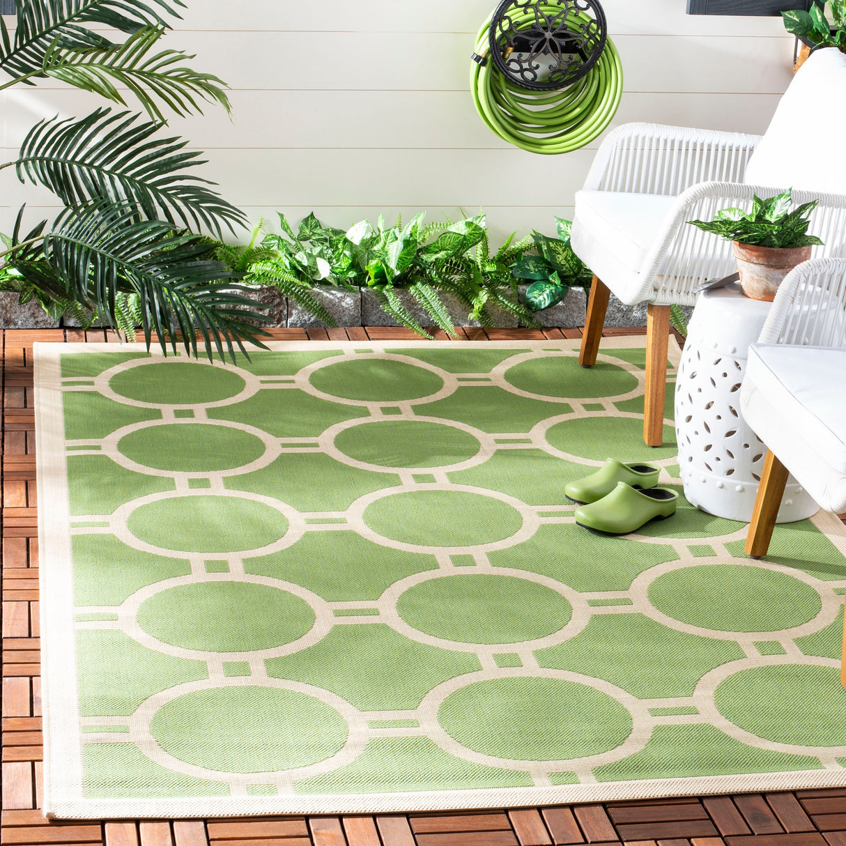 SAFAVIEH Courtyard Sweta Indoor/ Outdoor Waterproof Patio Backyard Rug