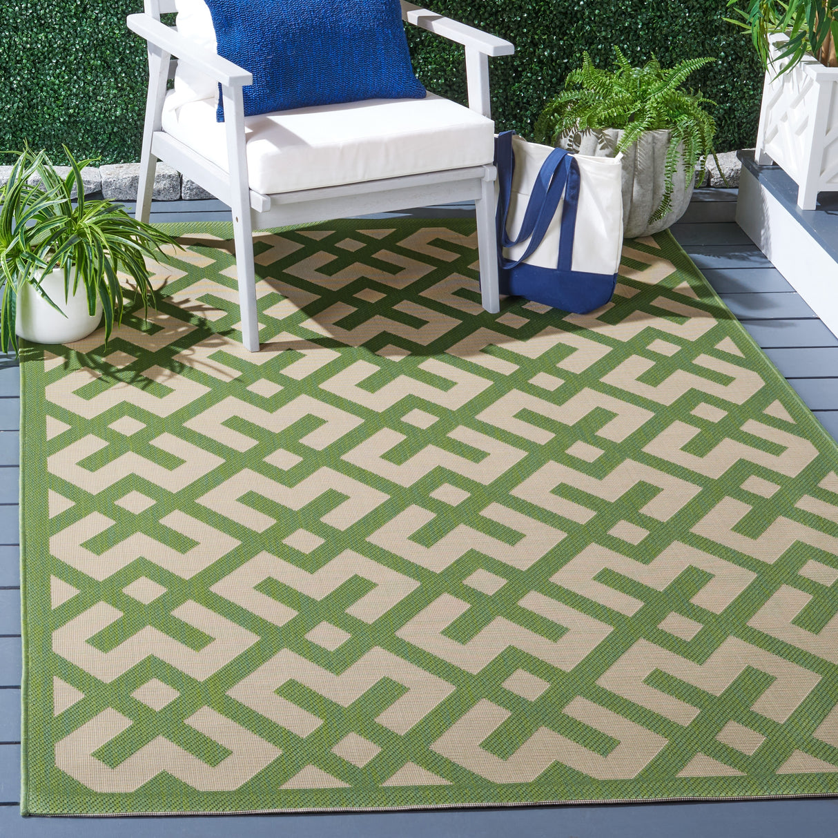 SAFAVIEH Courtyard Sytske Indoor/ Outdoor Waterproof Patio Backyard Rug