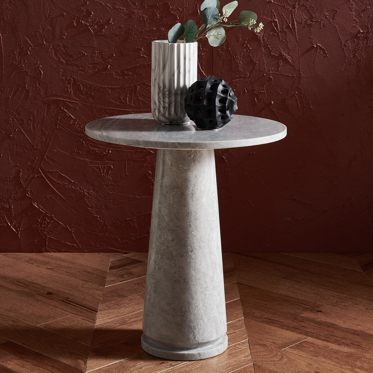 SAFAVIEH Couture Ghicu Tall Round Marble Accent Table - 22 In W x 21 In D x 24 In H - 21Wx21Dx24H