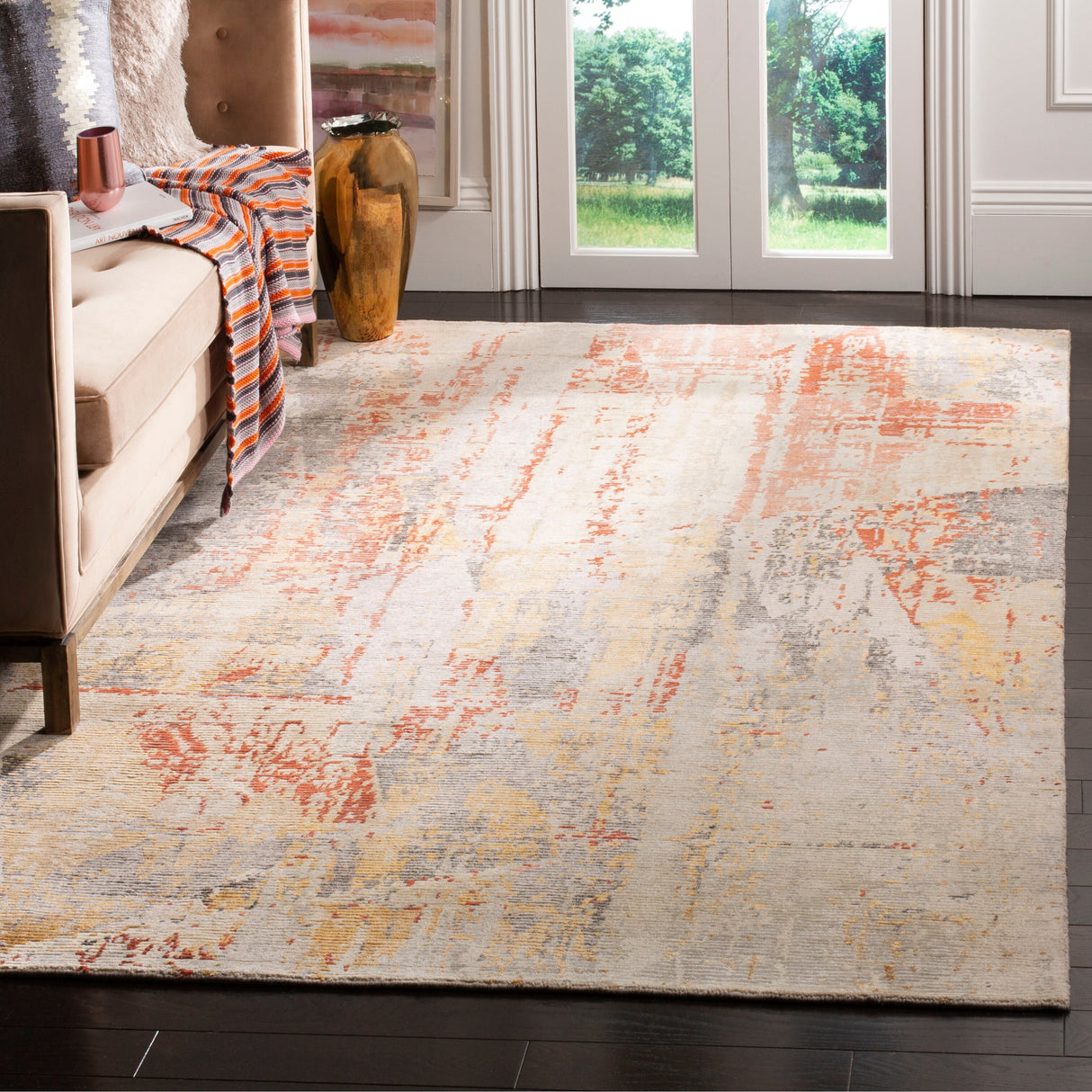 SAFAVIEH Couture Hand-knotted Tiffany Vurbinka Modern Abstract Viscose Rug