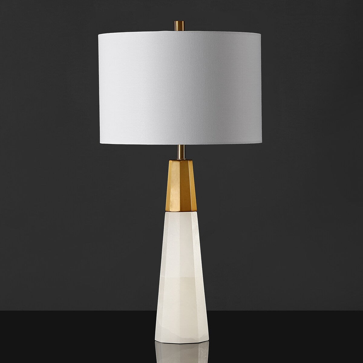 SAFAVIEH Couture Lighting Gumersinda 29-inch Alabaster Table Lamp - 15 In W x 15 In D x 29 In H - 15Wx15Dx29H