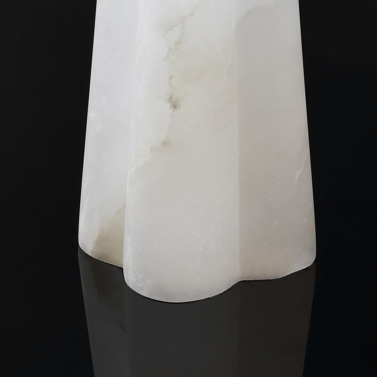 SAFAVIEH Couture Lighting Irada 26-inch Alabaster Table Lamp - 14 In W x 14 In D x 26 In H - 14Wx14Dx26H