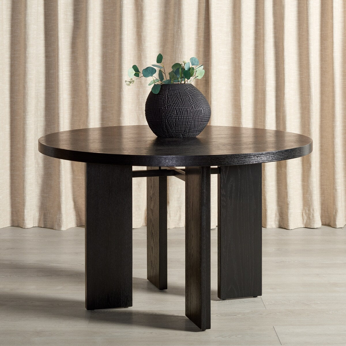 SAFAVIEH Couture Neetu Round Wood Dining Table - 47.75 In W x 47.75 In D x 30 In H - 48Wx48Dx30H