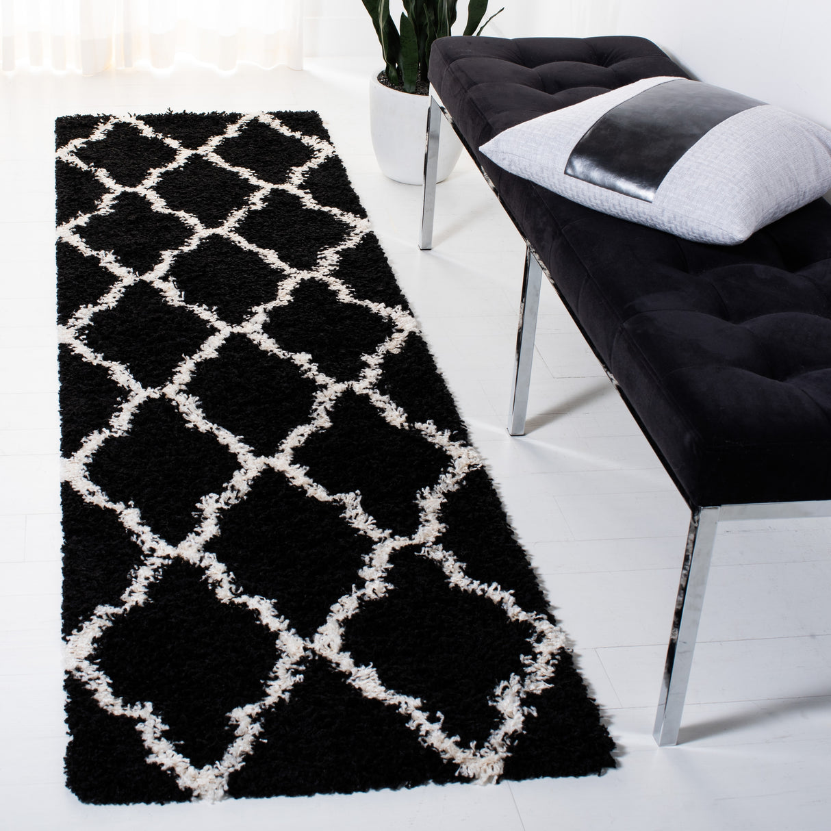 SAFAVIEH Dallas Shag Darina Trellis 1.5-inch Thick Rug