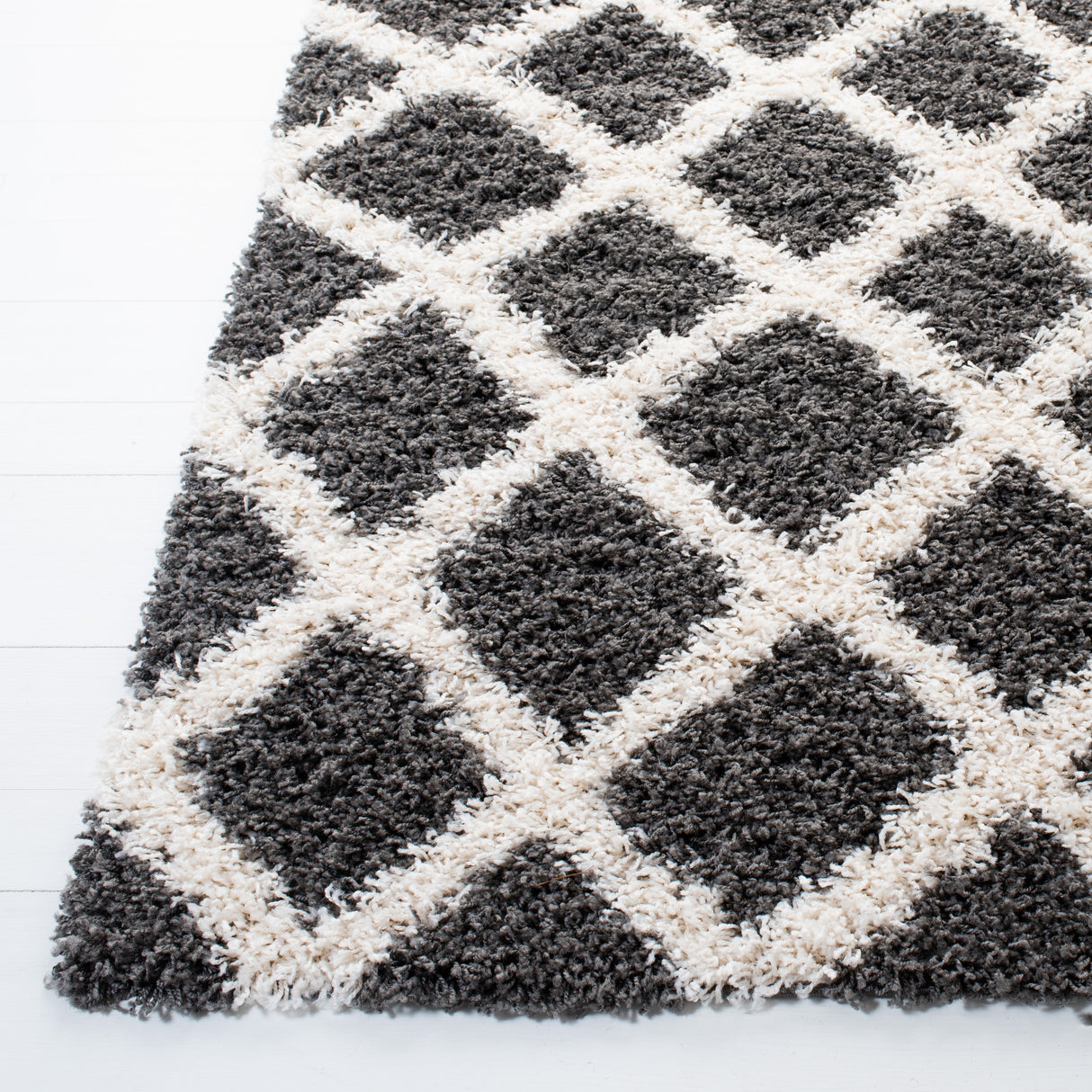 SAFAVIEH Dallas Shag Teja Trellis 1.5-inch Thick Rug