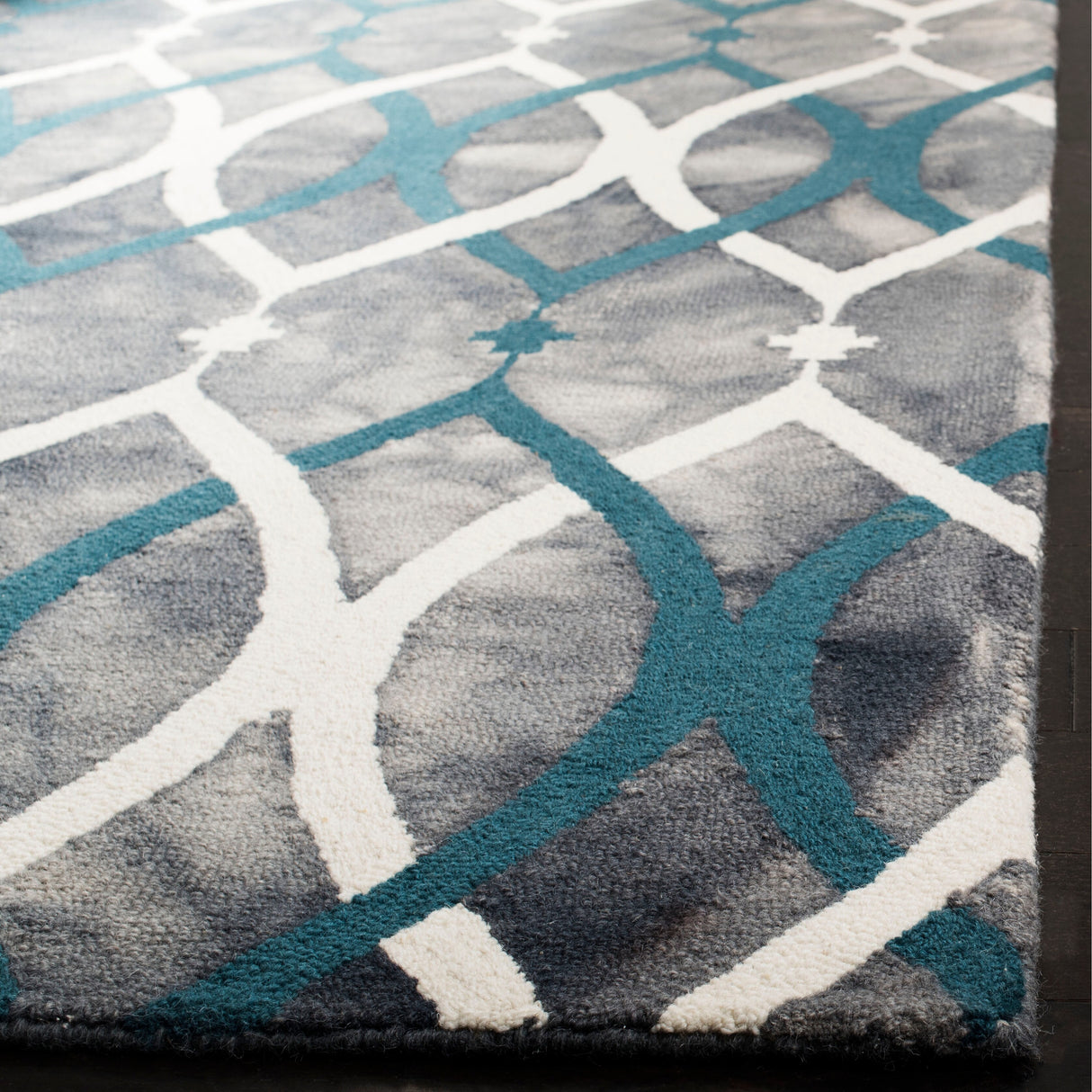 SAFAVIEH Dip Dye Mercan Hand-tufted Wool Geometric Area Rug