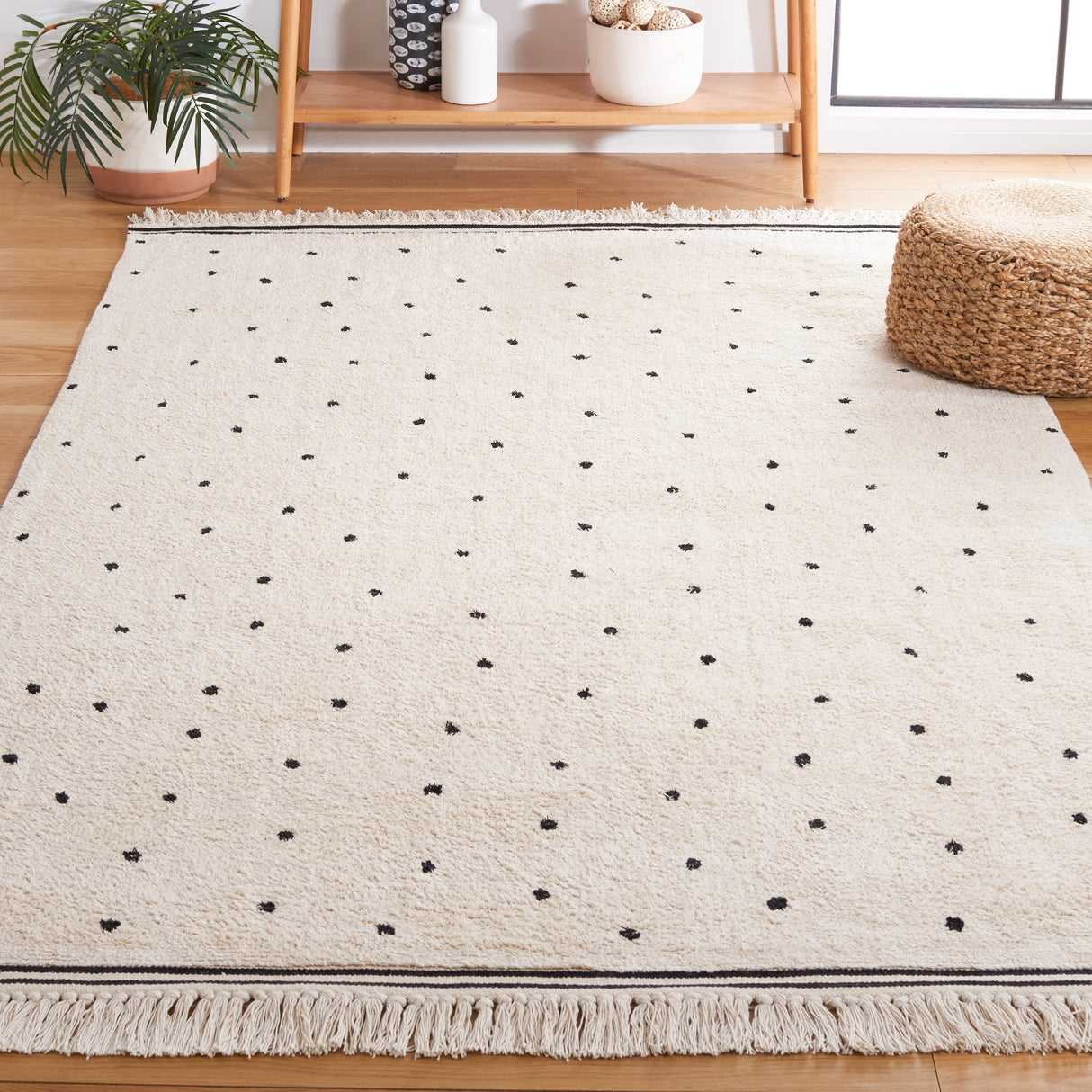 SAFAVIEH Easy Care Machine Washable Apolonia Arbenita Rug