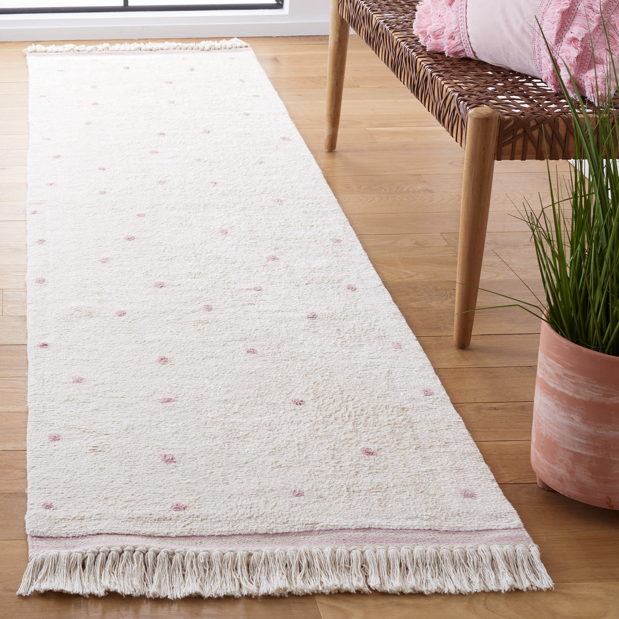 SAFAVIEH Easy Care Machine Washable Apolonia Arbenita Rug