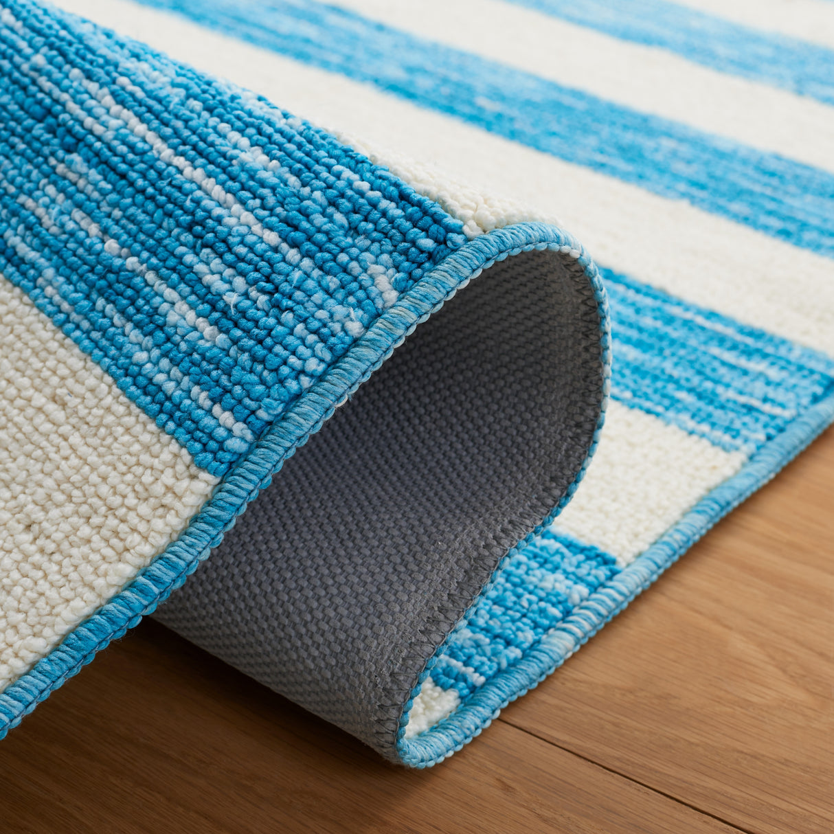 SAFAVIEH Easy Care Machine Washable Juliyana Stripe Rug