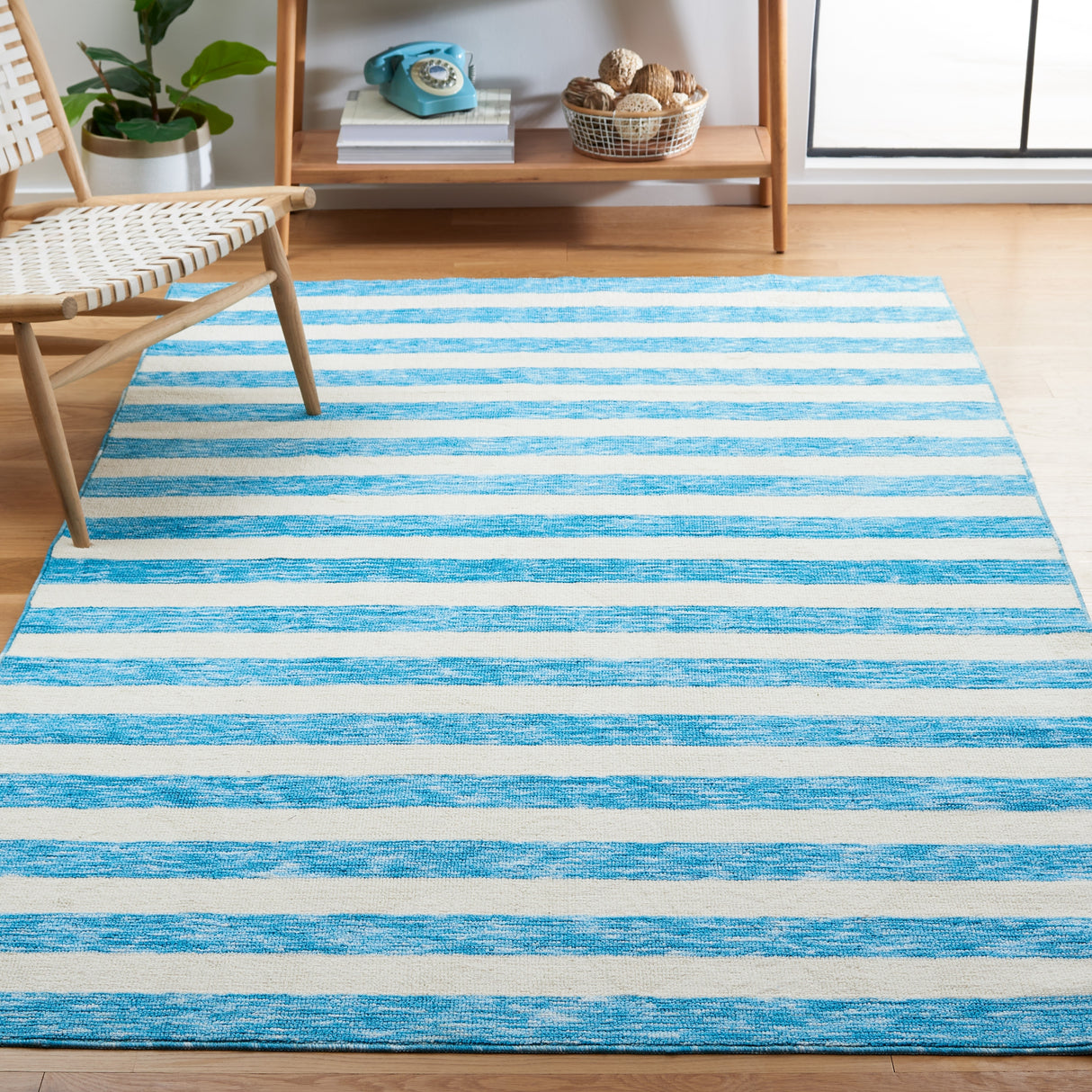 SAFAVIEH Easy Care Machine Washable Juliyana Stripe Rug