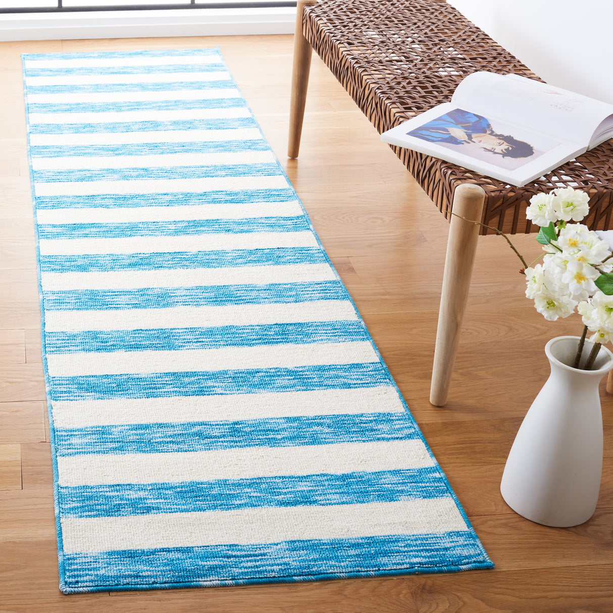 SAFAVIEH Easy Care Machine Washable Juliyana Stripe Rug