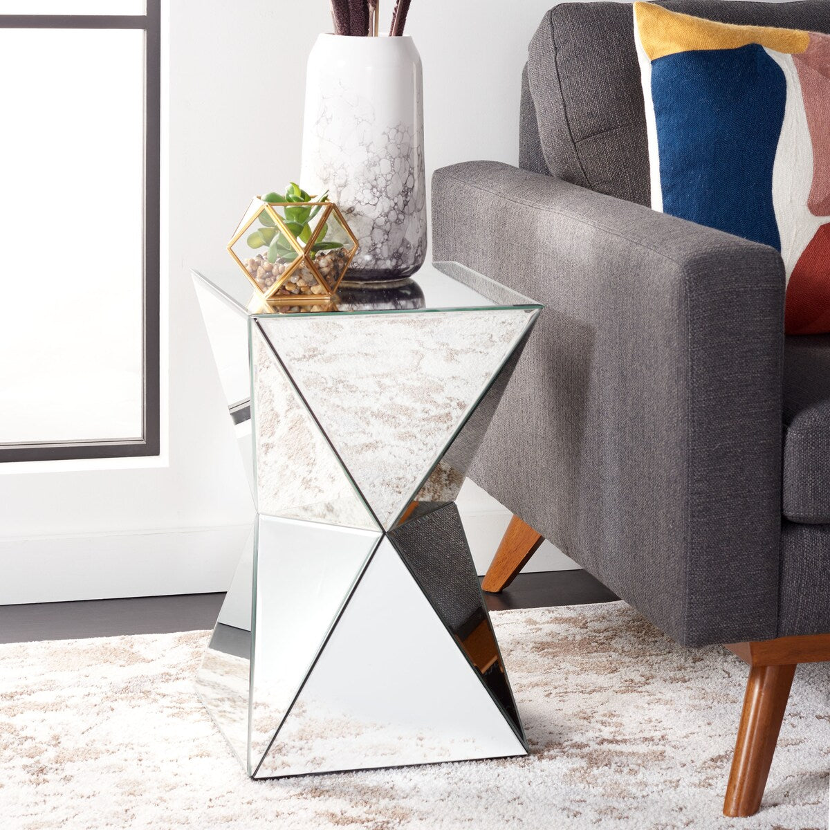 SAFAVIEH Einhildur Mirrored Accent Table - 13" W x 13" D x 20" H - 13Wx13Dx20H