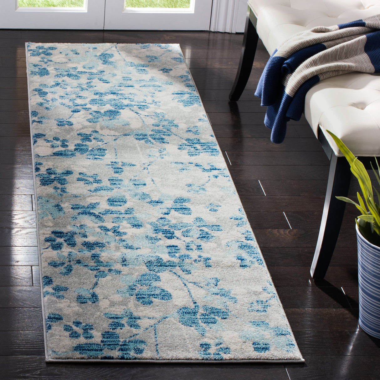 SAFAVIEH Evoke Floral Amale Area Rug