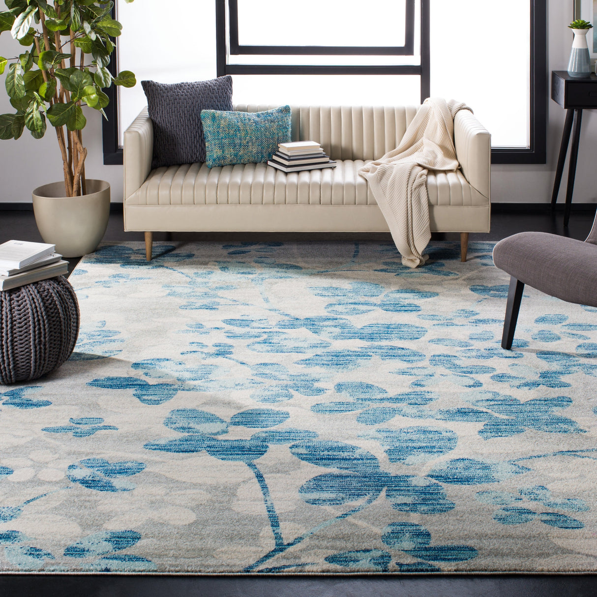 SAFAVIEH Evoke Floral Amale Area Rug