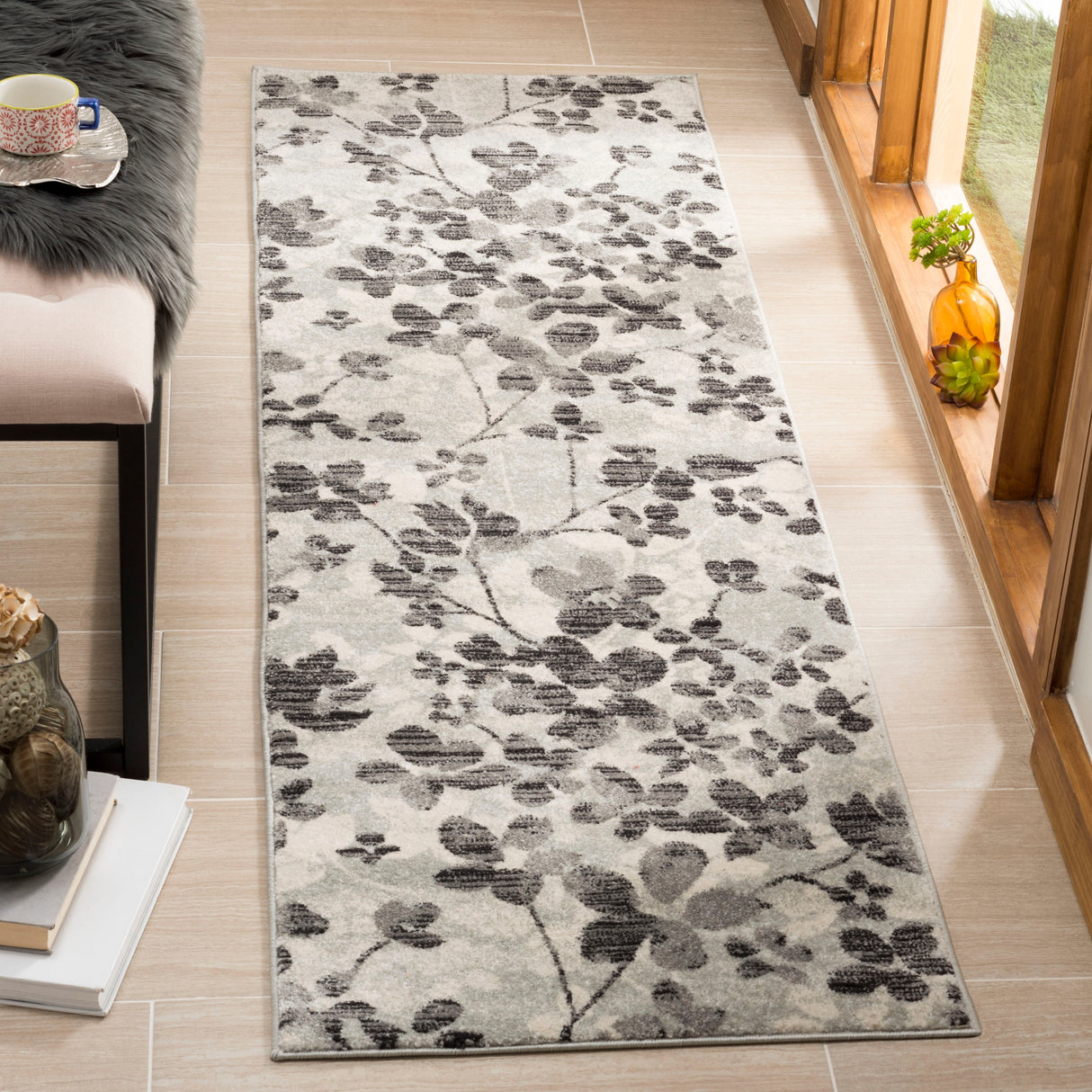 SAFAVIEH Evoke Floral Amale Area Rug