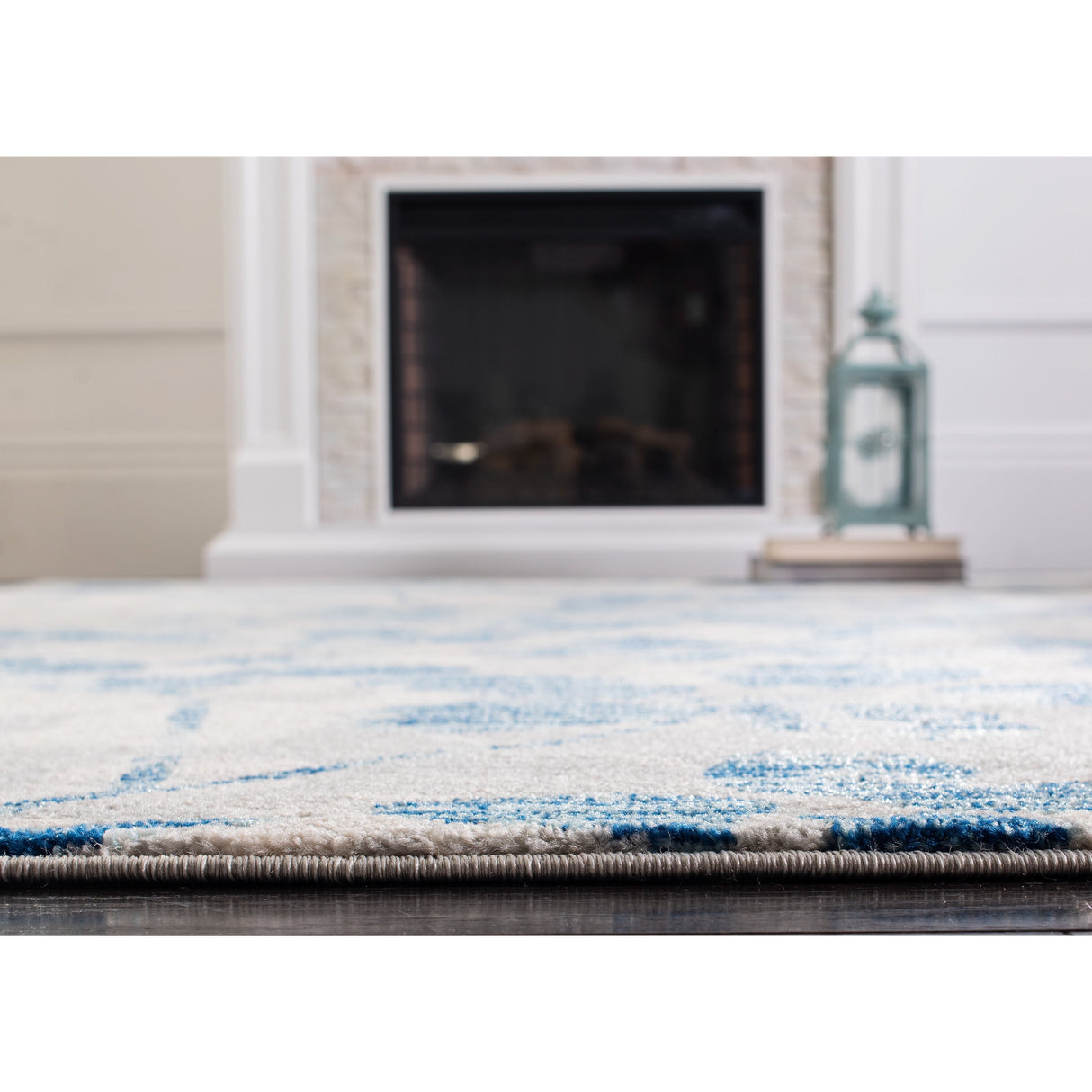 SAFAVIEH Evoke Floral Amale Area Rug