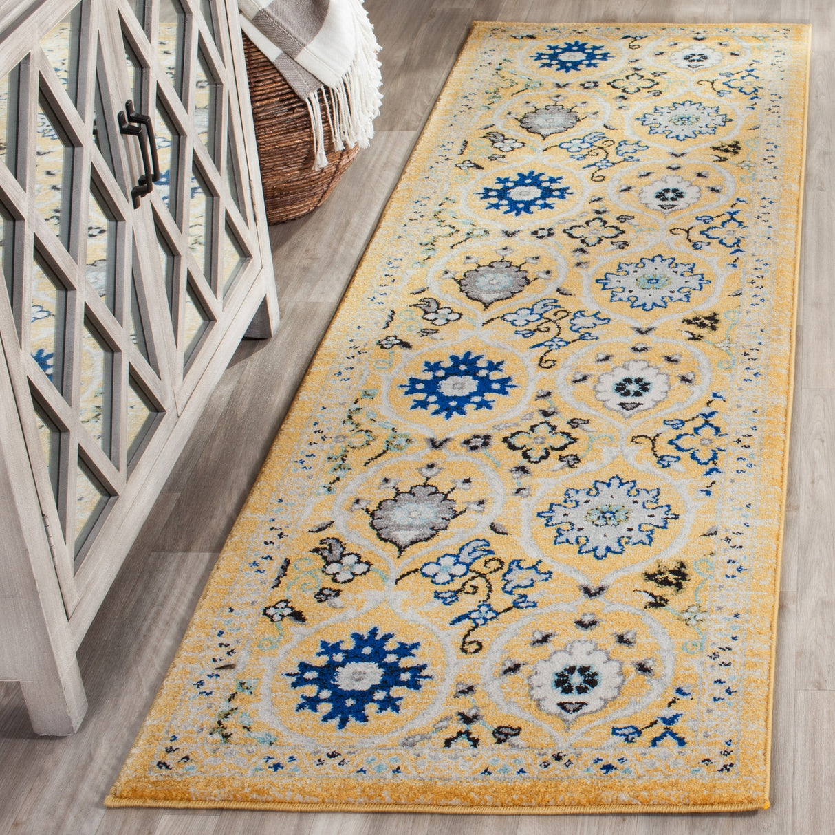 SAFAVIEH Evoke Malika Floral Damask Boho Rug