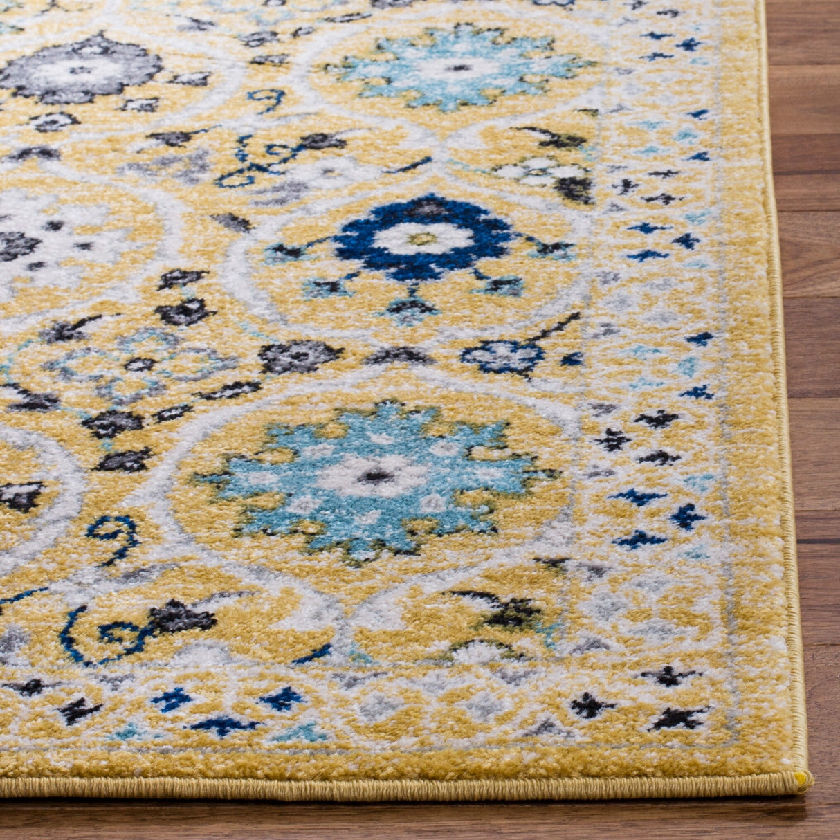 SAFAVIEH Evoke Malika Floral Damask Boho Rug