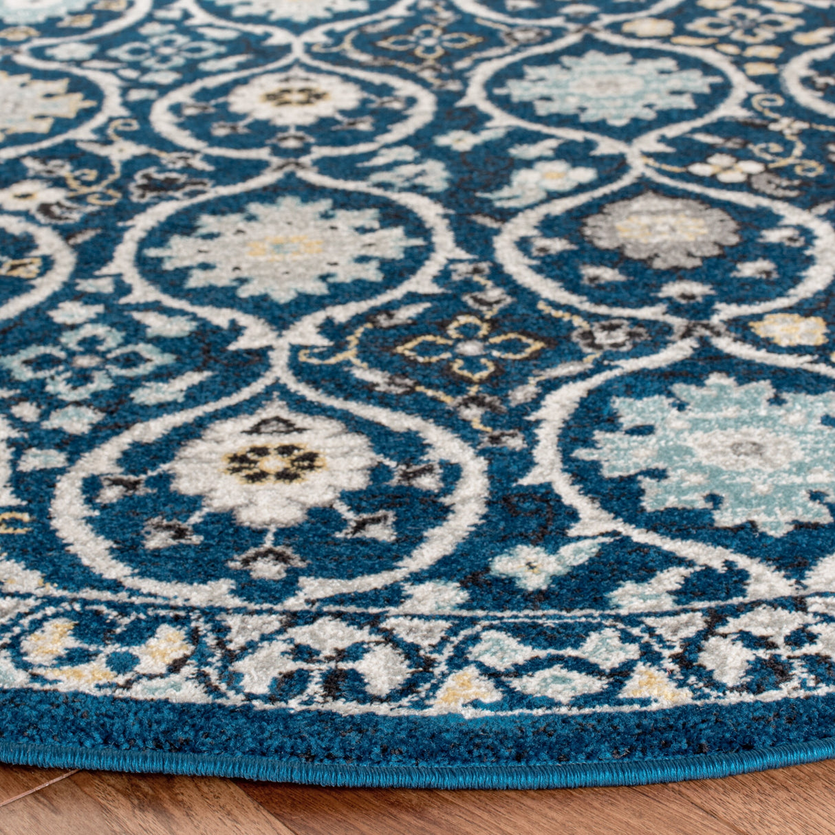 SAFAVIEH Evoke Malika Floral Damask Boho Rug