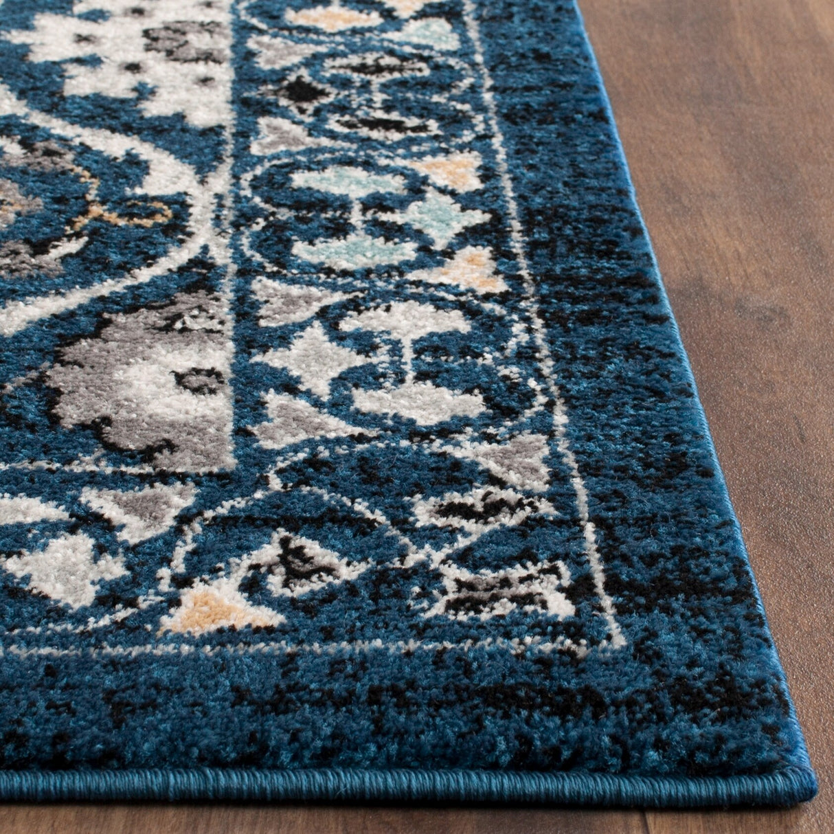 SAFAVIEH Evoke Malika Floral Damask Boho Rug