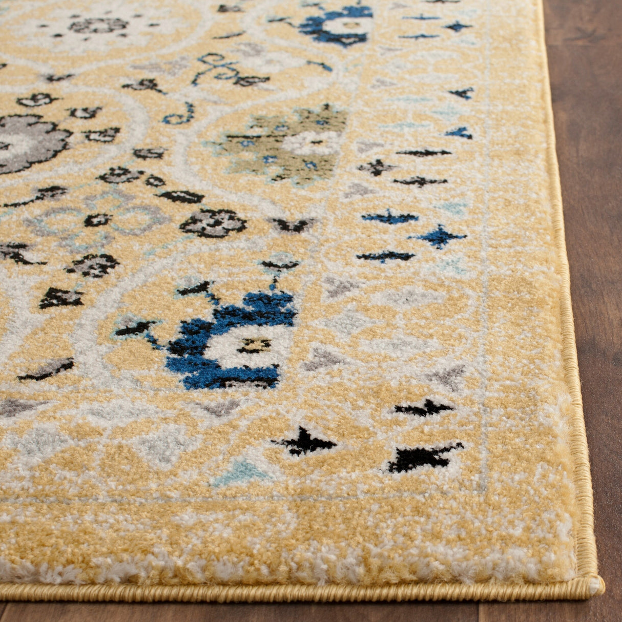 SAFAVIEH Evoke Malika Floral Damask Boho Rug