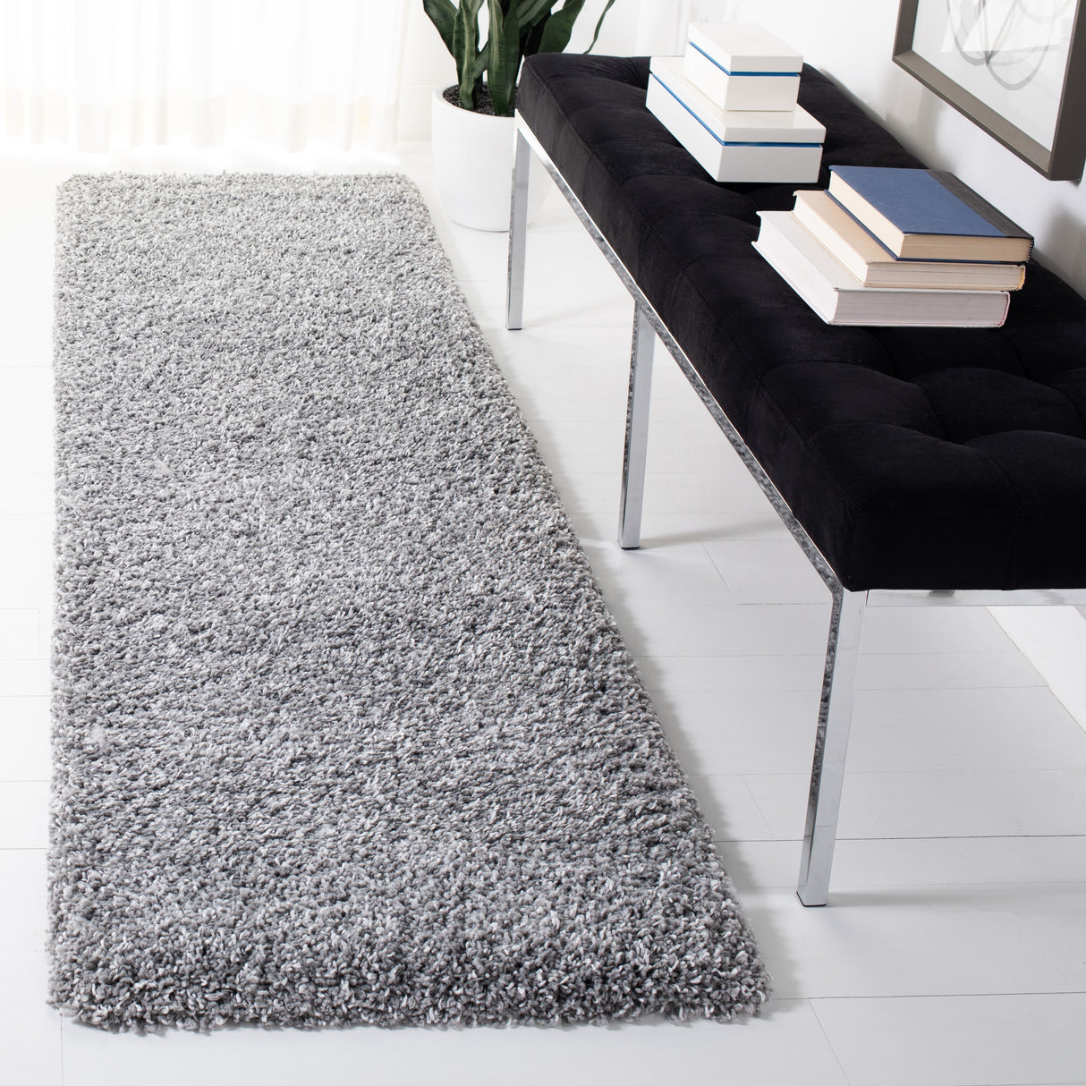 SAFAVIEH Evolution Shag Fransien Solid 1.8-inch Thick Rug