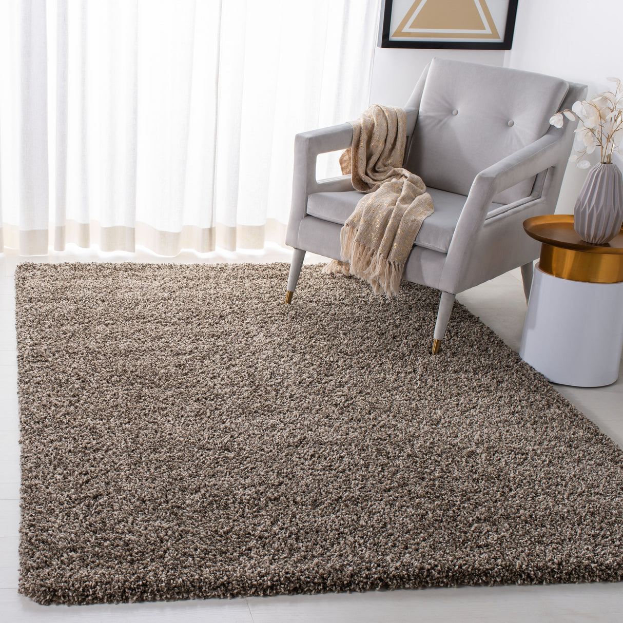 SAFAVIEH Evolution Shag Fransien Solid 1.8-inch Thick Rug