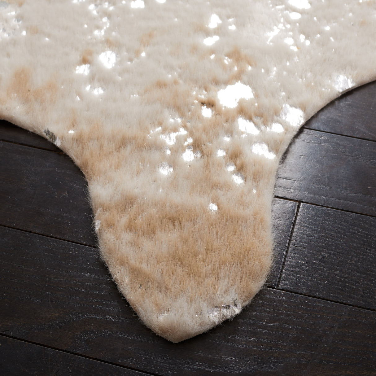 SAFAVIEH Faux Cow Hide Masuda Animal Rug