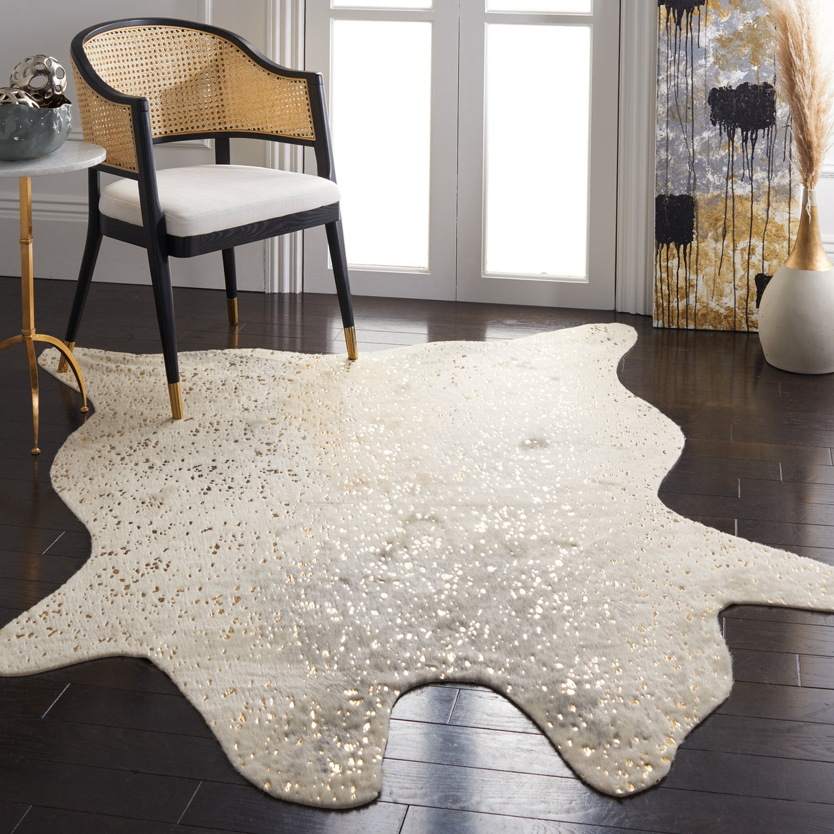 SAFAVIEH Faux Cow Hide Sedina Animal Rug