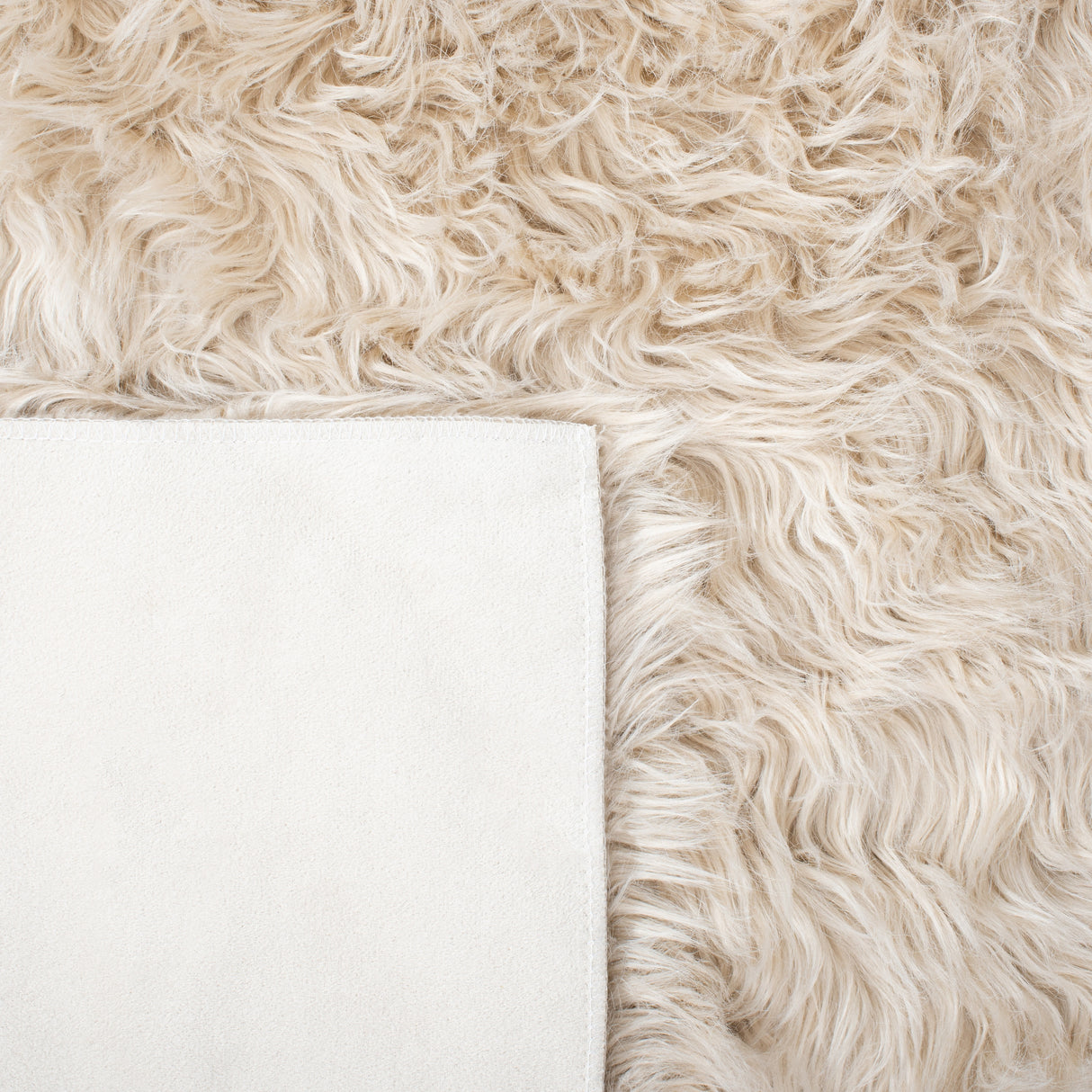 SAFAVIEH Faux Sheep Silke Skin 2.4-inch Thick Rug