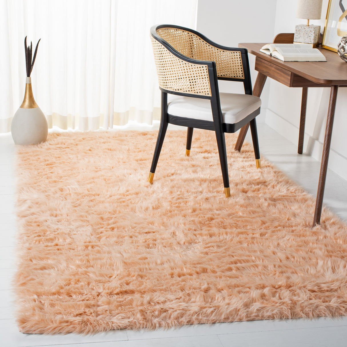 SAFAVIEH Faux Sheep Silke Skin 2.4-inch Thick Rug