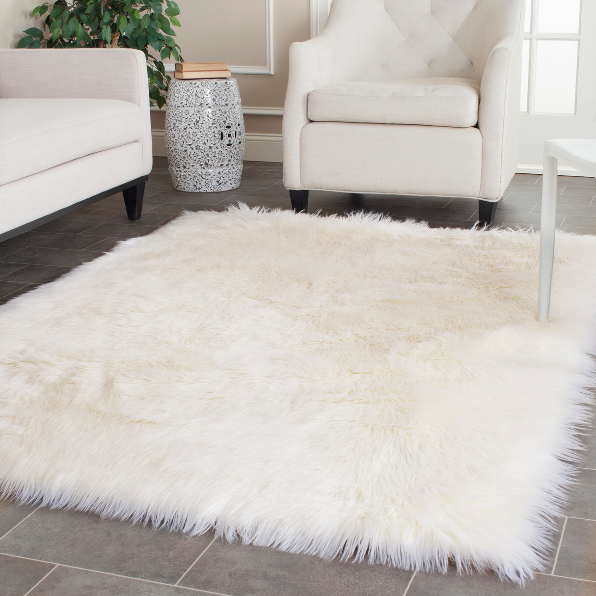 SAFAVIEH Faux Sheep Silke Skin 2.4-inch Thick Rug