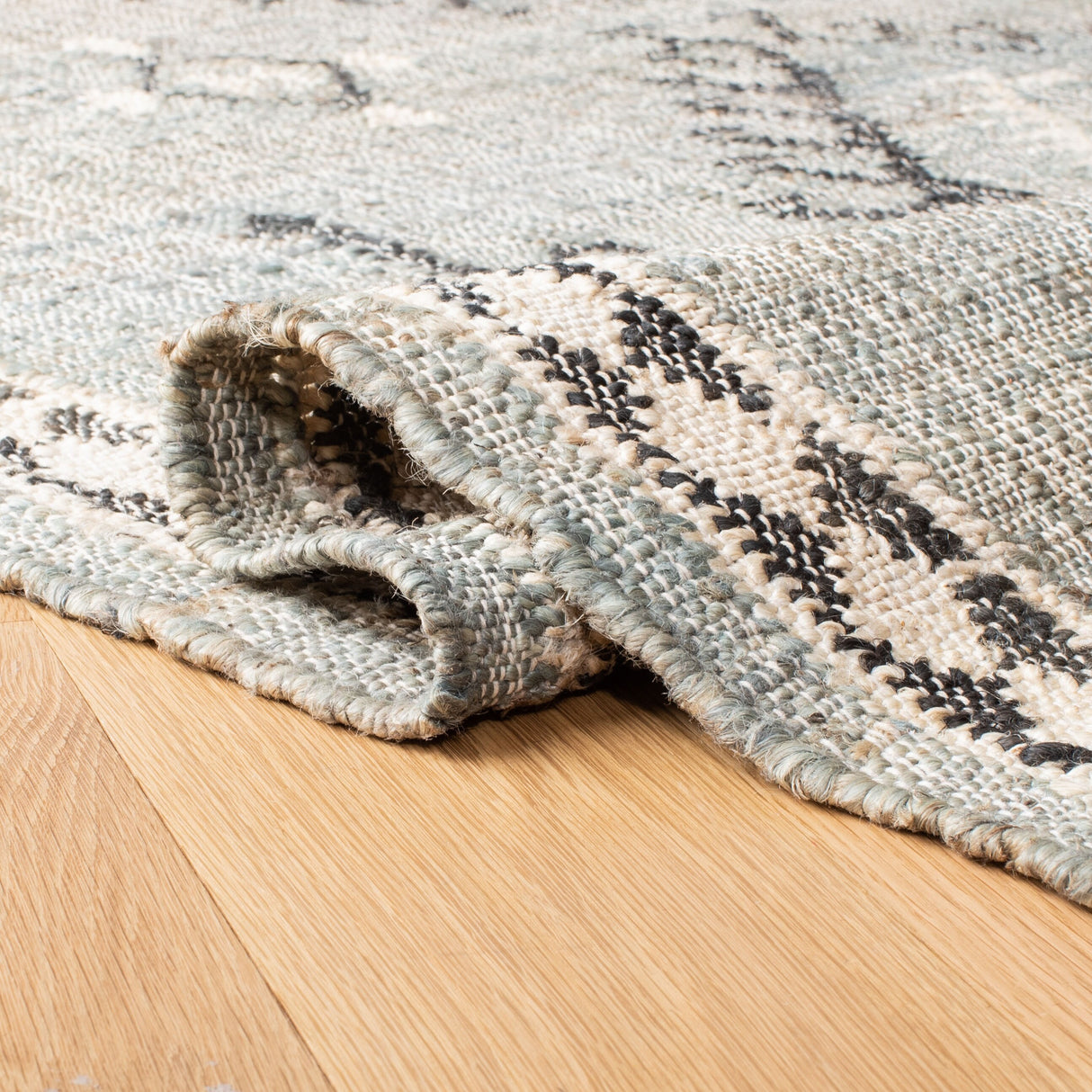 SAFAVIEH Flatweave Kilim Emiljana Jute Rug