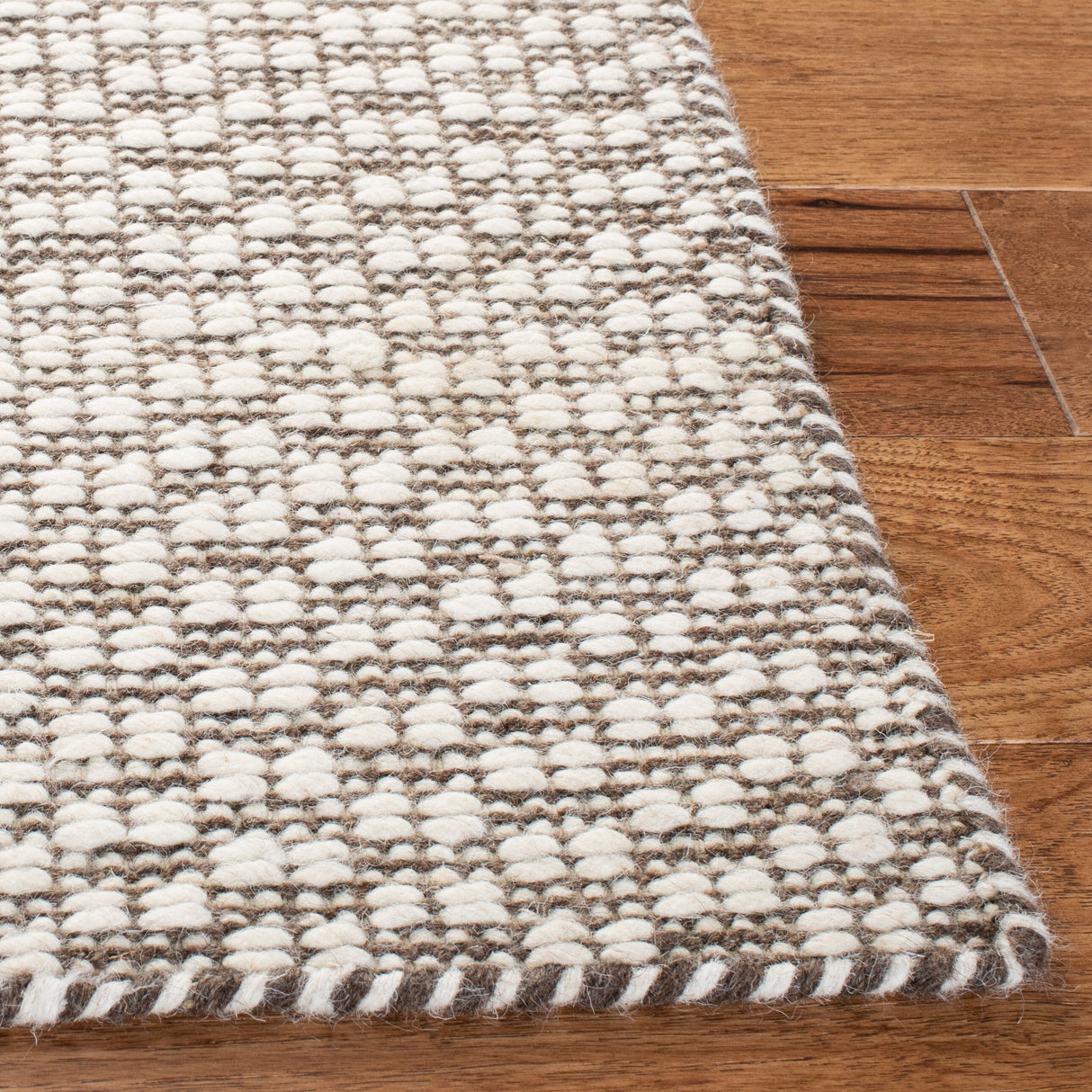 SAFAVIEH Flatweave Kilim Gudveig Wool Rug