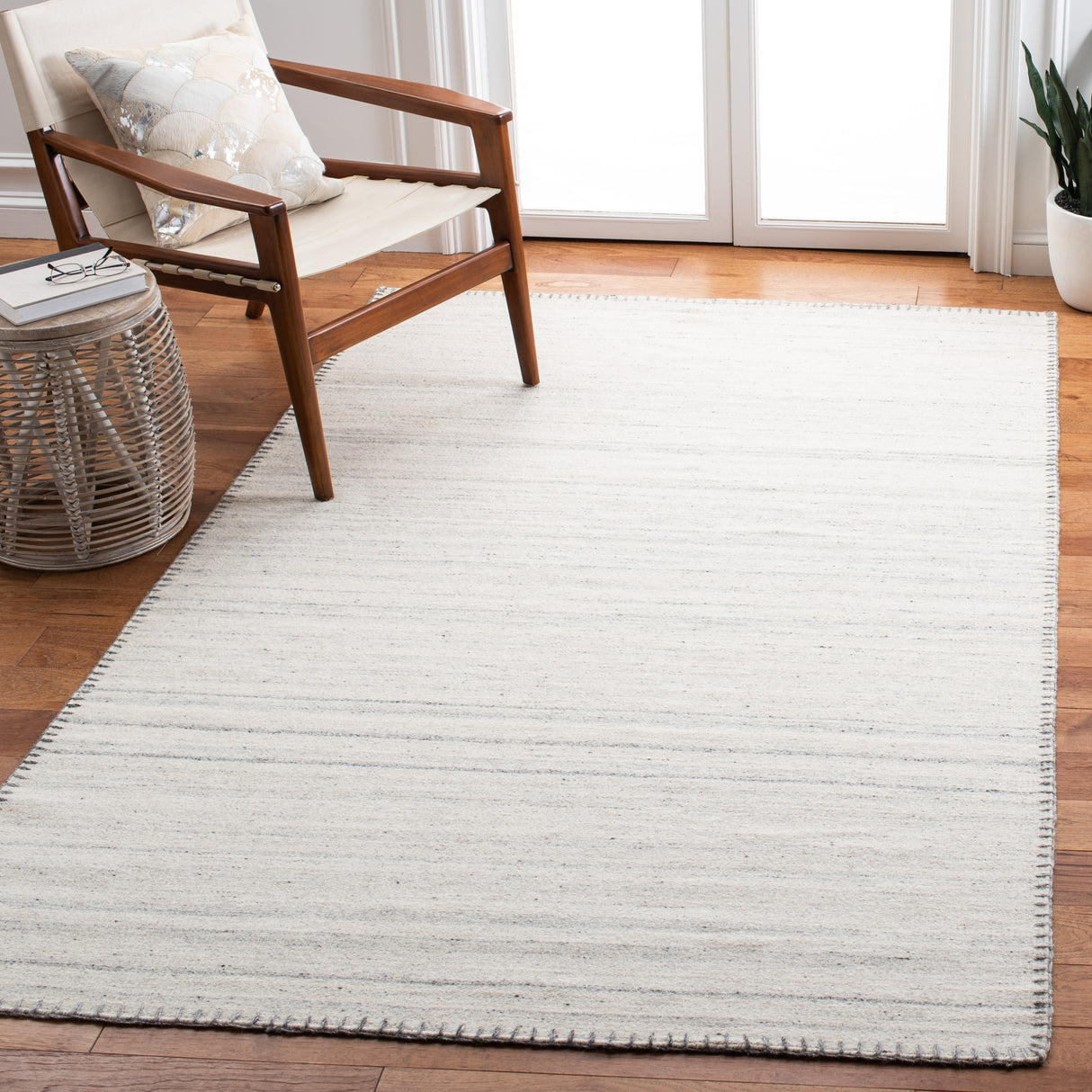 SAFAVIEH Flatweave Kilim Mizuki Wool Rug