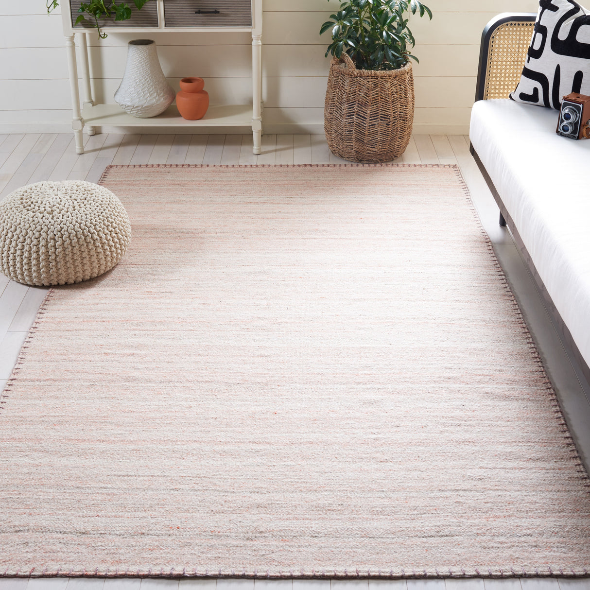 SAFAVIEH Flatweave Kilim Mizuki Wool Rug