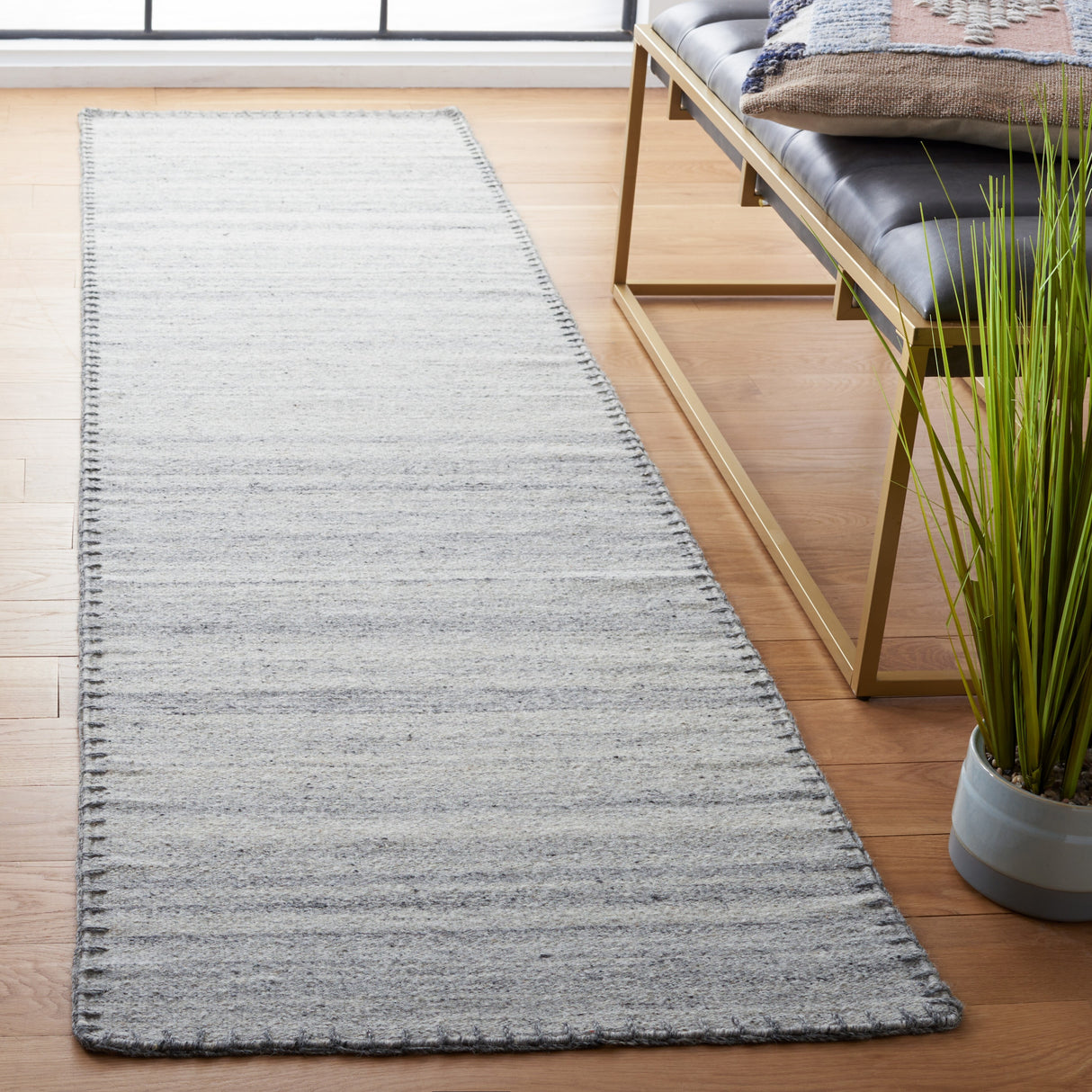 SAFAVIEH Flatweave Kilim Mizuki Wool Rug