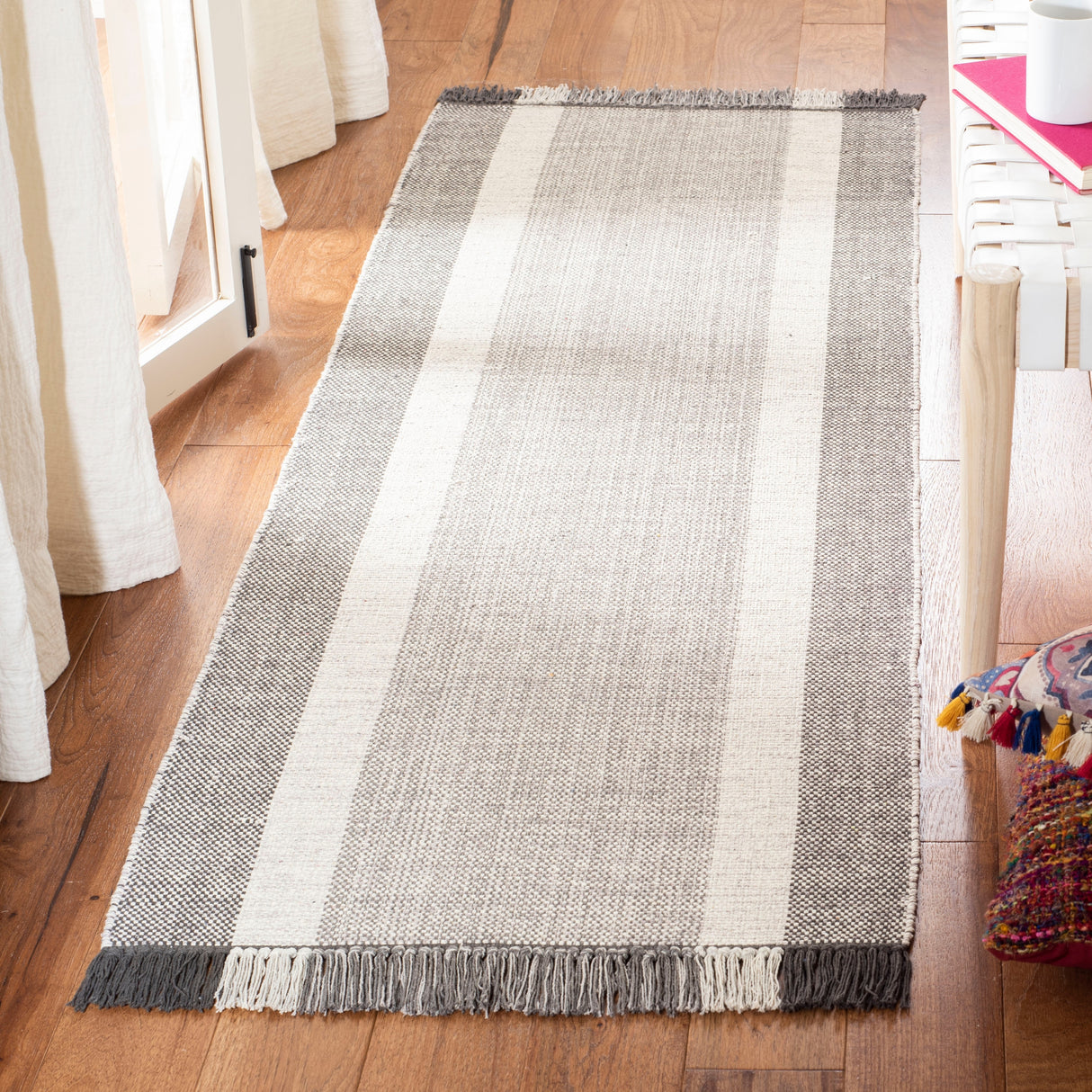 SAFAVIEH Flatweave Montauk Yurdagul Fringed Cotton Area Rug