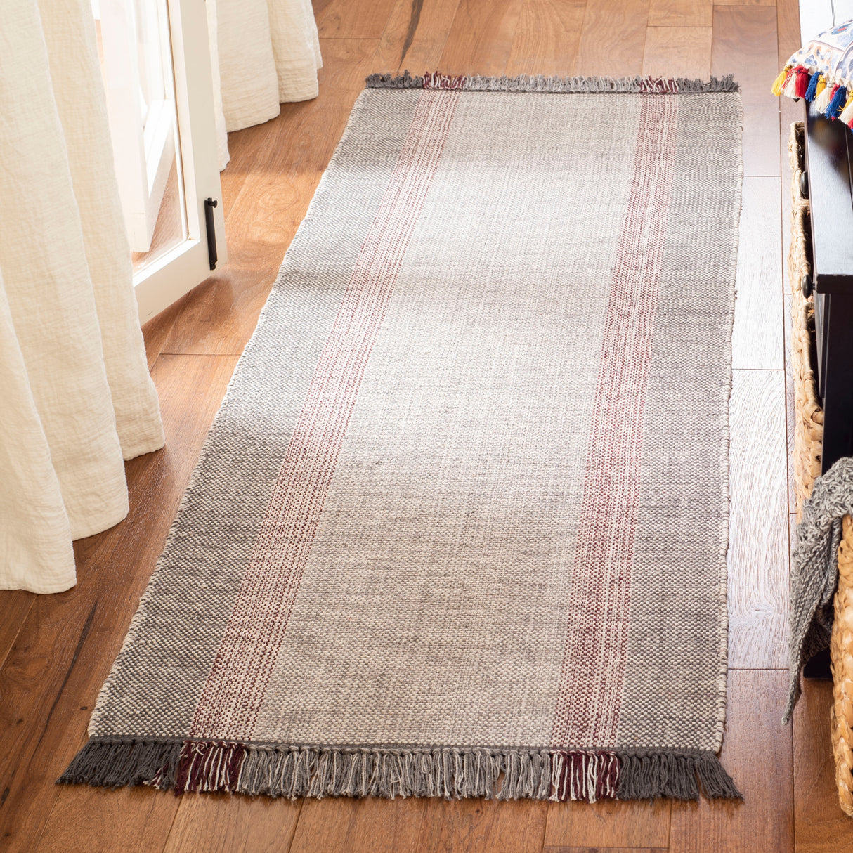 SAFAVIEH Flatweave Montauk Yurdagul Fringed Cotton Area Rug